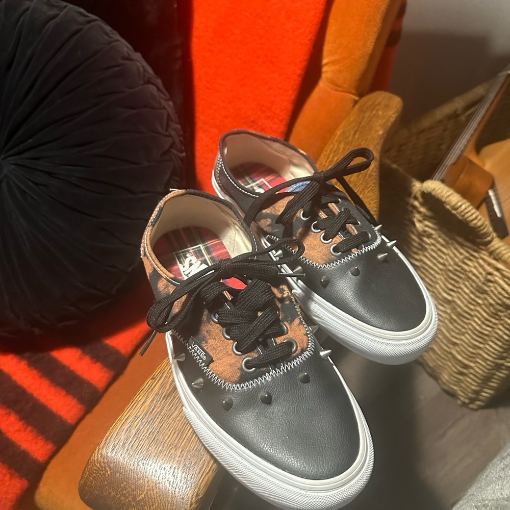 unisex VANs size 6 1/2 mens or 8 womens , black, leopard, plaid , & spiked - Picture 4 of 8